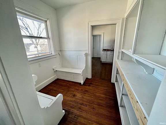 5th image of 1045 E Blackford Ave