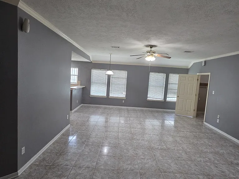 9907 Golden Glen Dr — Photo 3