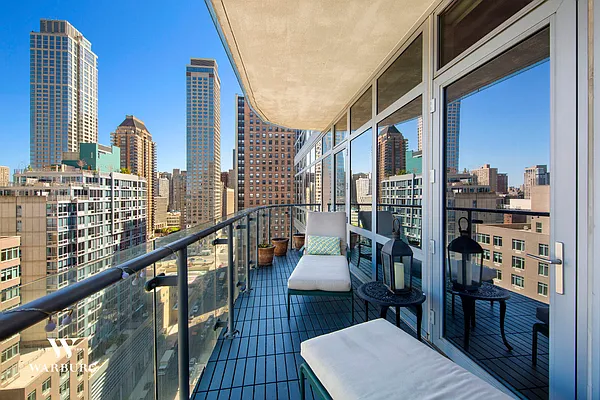 Sold by Warburg | media 1