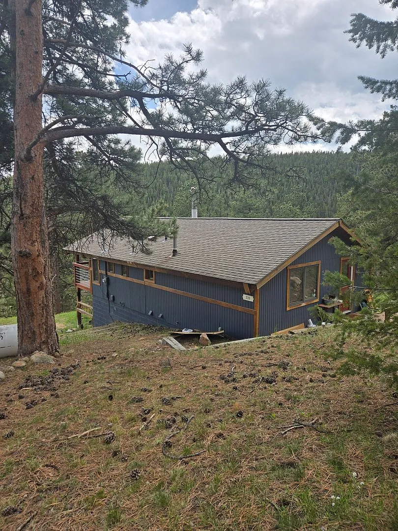 Beautiful 2B/2B Mountain Home Available ASAP! — Photo 2