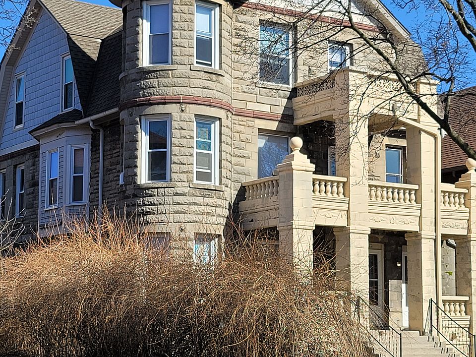 1st image of 2964 N Maryland Ave Floor 2