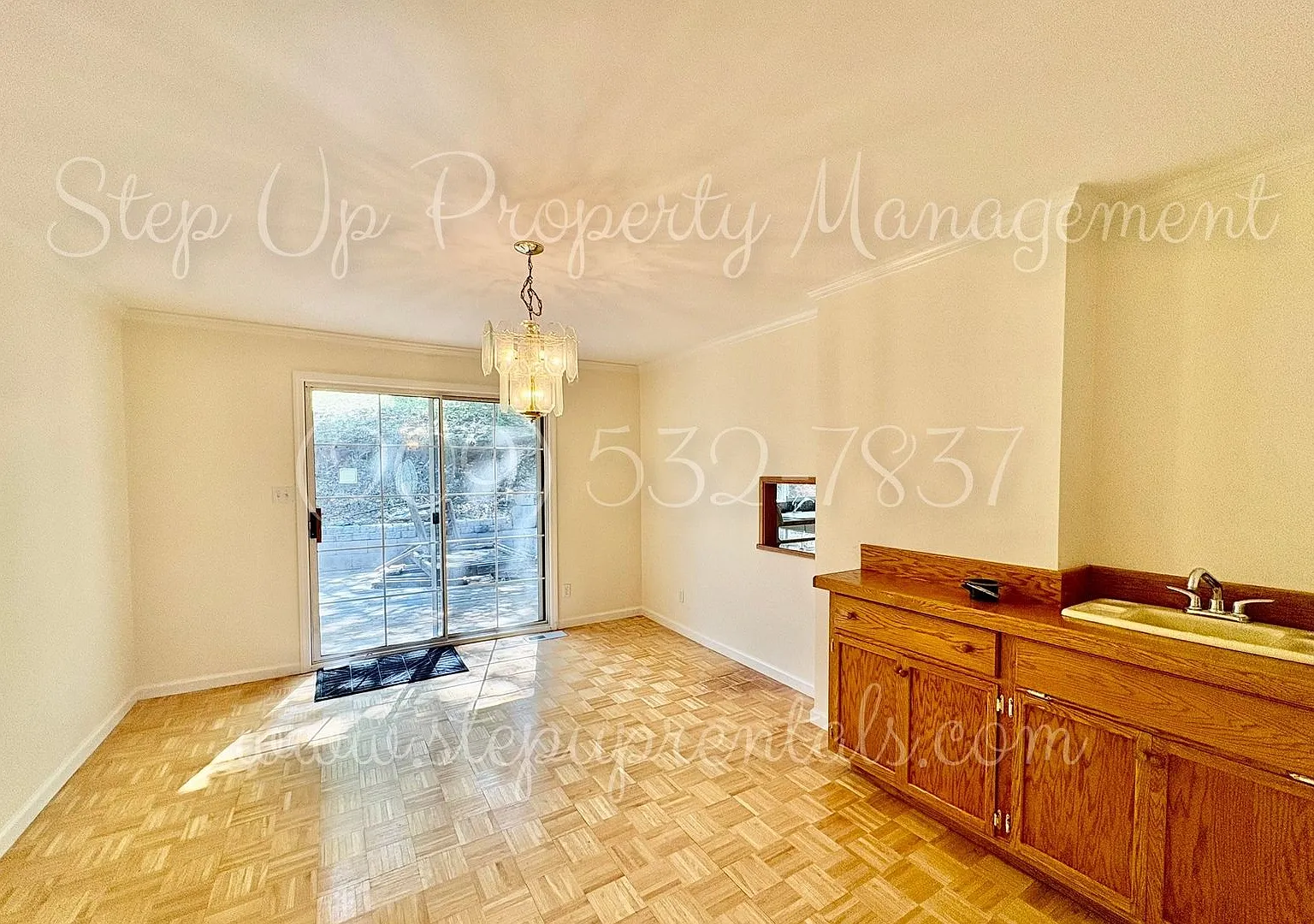 Spacious Contemporary Living: Stunning Three-Bedroom Retreat on Longeway! — Photo 4