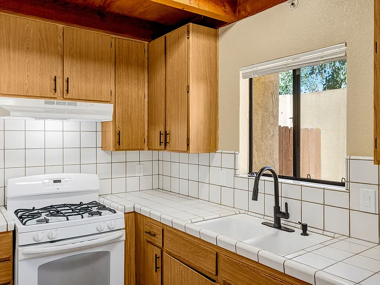 The Gables Apartments — Photo 40