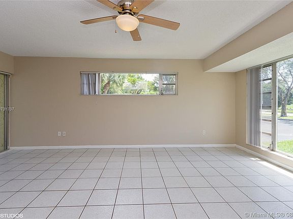3rd image of 8151 Lagos De Campo Blvd #A-1