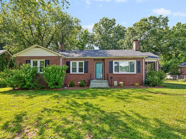 217 Forest Ln, Greenwood, SC 29649
