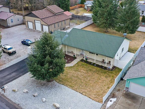 3rd image of 410 E 8th St