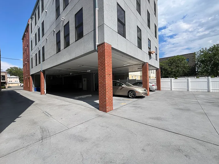 377 Danforth Ave #1R — Photo 10