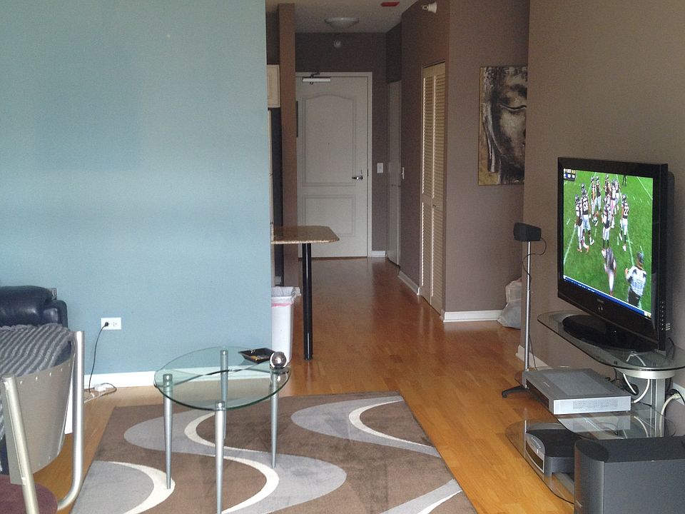 1st image of 600 N Dearborn St APT 1303