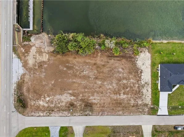 1525 NW 17th St, Cape Coral, FL 33993