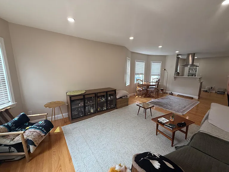 42 Ashland St — Photo 4