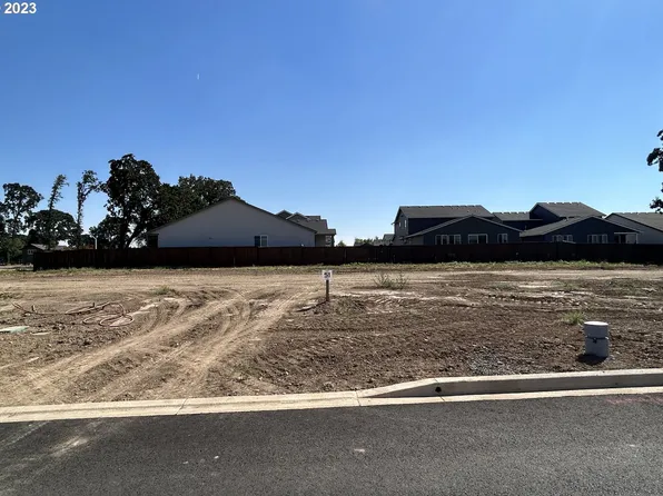 1552 NW Tracy St #51, McMinnville, OR 97128