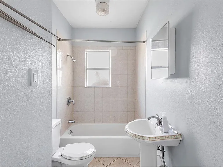 811 W Amelia Ave — Photo 9