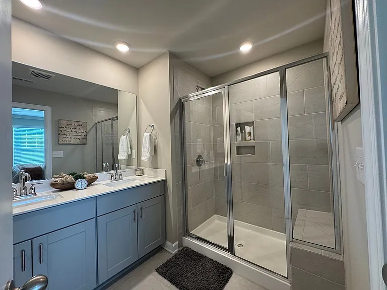 3738 Memorial Pkwy — Photo 15