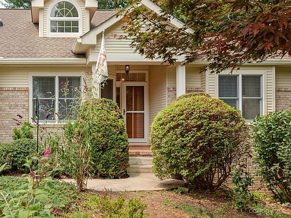 4th image of 250 Governors Dr