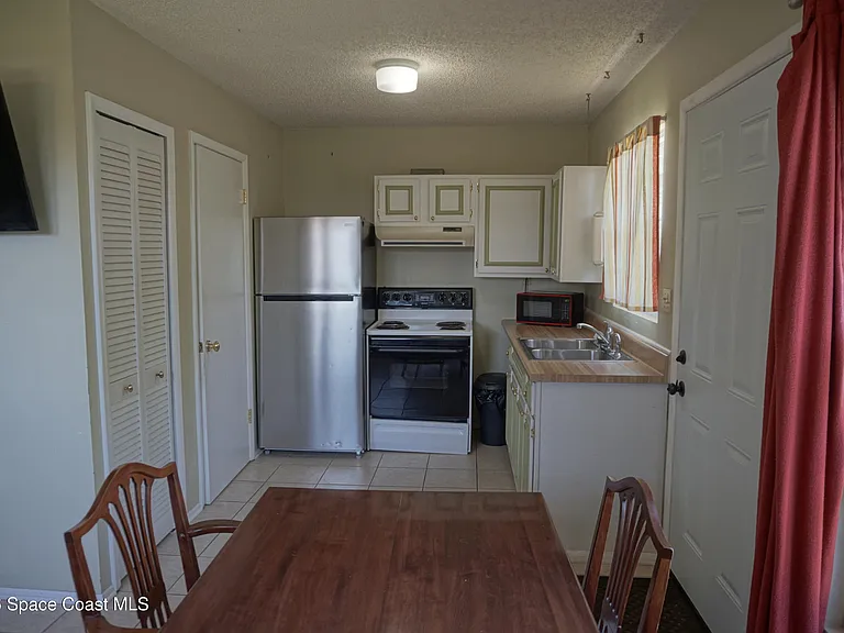 1423 Jasper Ave NW — Photo 11