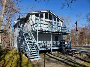 234 Lower Lakeview Dr, Hawley, PA 18428