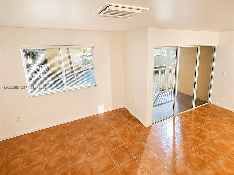 6235 Kendale Lakes Cir #239 — Photo 12