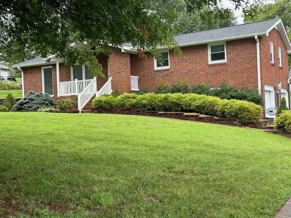 155 Lakeside Park Dr, Hendersonville, TN 37075