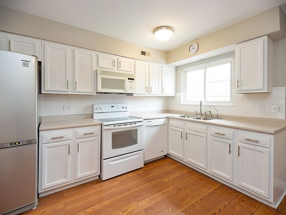 4th image of 9360 Bay Colony Dr APT 2N