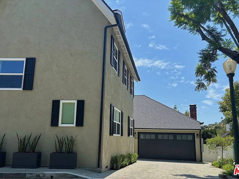 2383 Panorama Ter — Photo 3