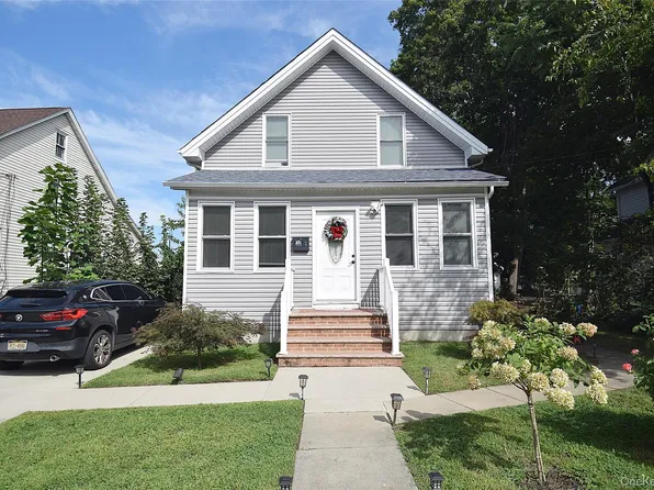 17 Maple Avenue, Port Jefferson Station, NY 11776