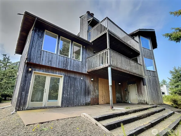 206 Sunrise Avenue SE, Ocean Shores, WA 98569