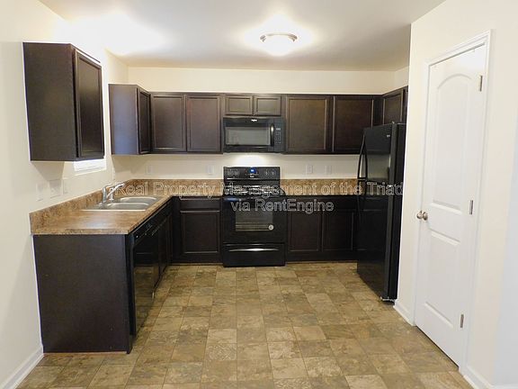 5th image of 1405 Asher Downs Dr