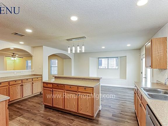 3rd image of 8715 Laguna Fls