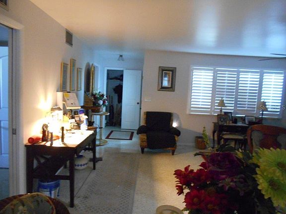3rd image of 811 Oakmont Ave