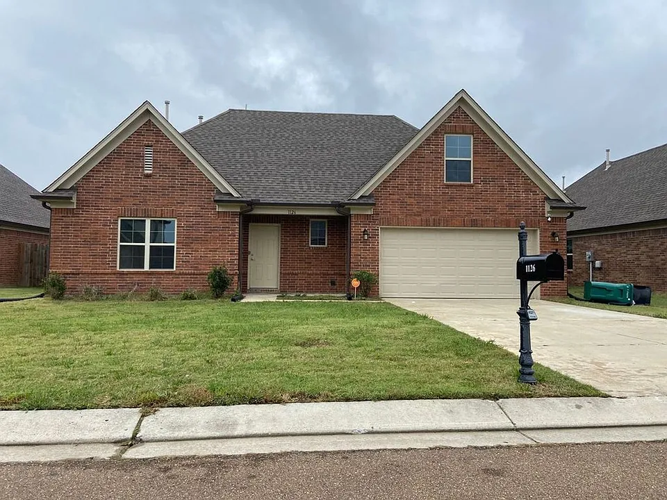 1126 River Wood Cir W