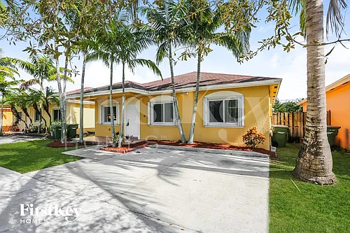 213 SW 15th Pl Photo 1