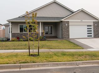 3256 Sky Way, Medford, OR 97504