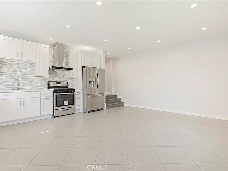 14728 Kingsbury St — Photo 5