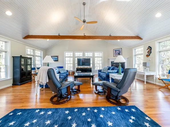 465 Cotuit Bay Dr, Barnstable, MA 02630