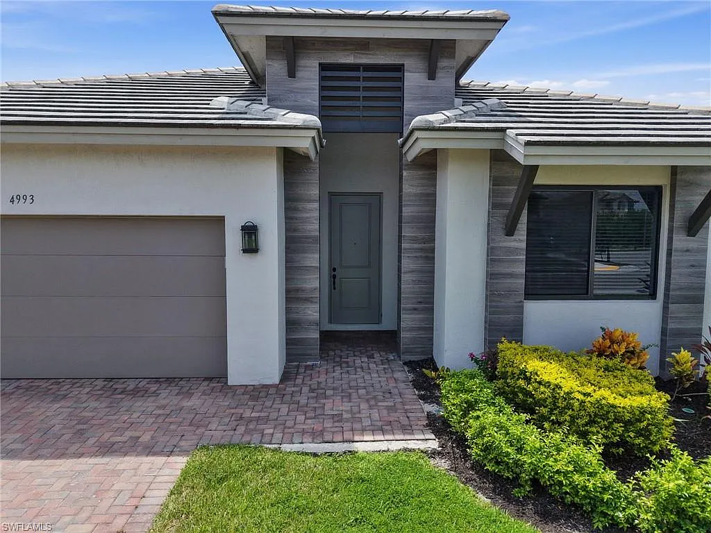 4 bed, 3.0 bath, 2256 sqft, $2,995 — Photo 3