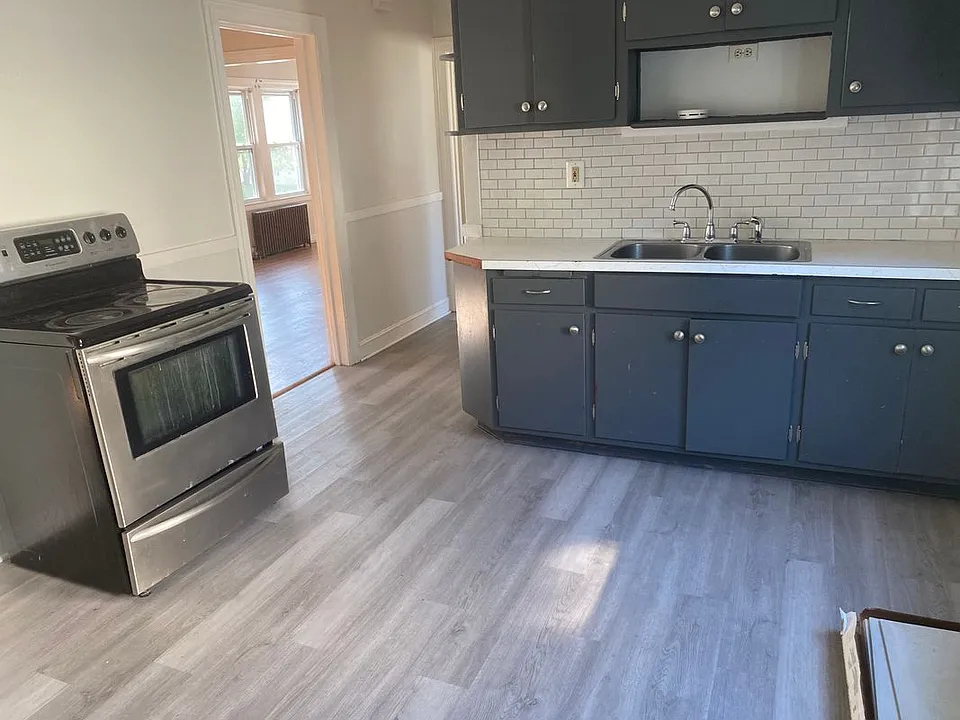 81 Woodford Avenue Ext #1