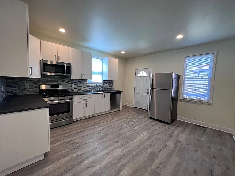 2918 Devlin St — Photo 10