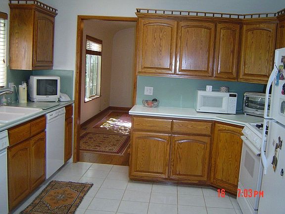 3rd image of 731 Country Club Dr