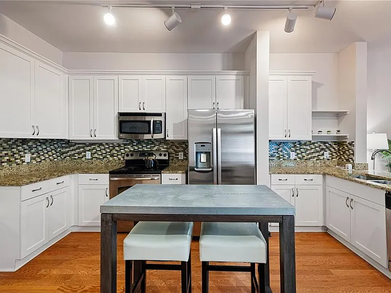 5300 Peachtree Rd #501 — Photo 5