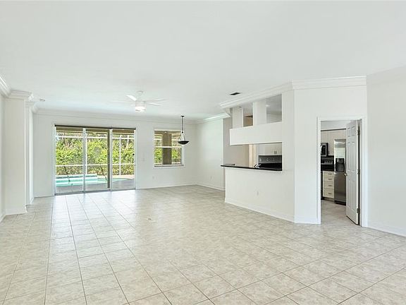 5th image of 534 Oak Bay Dr