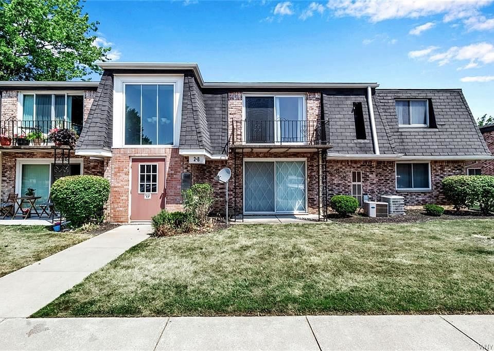 1st image of 8 Foxberry Dr