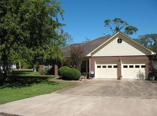 904 Mossy Ln, Sweeny, TX 77480