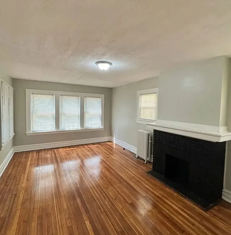4 bed, $2,495 — Photo 2