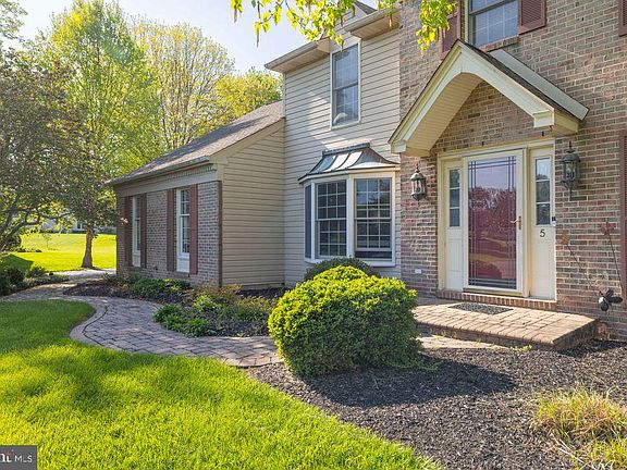 3rd image of 5 Kingbury Ct