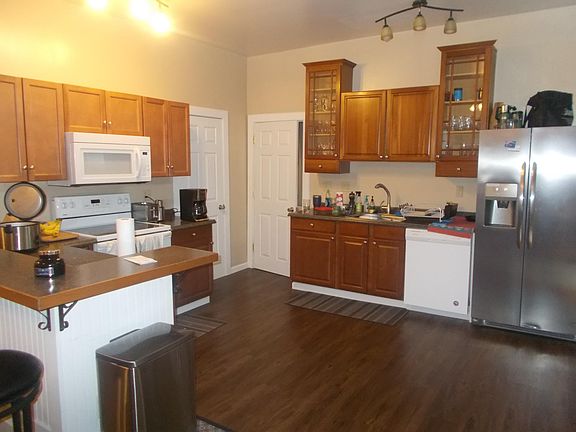 3rd image of 110 Henry St #2