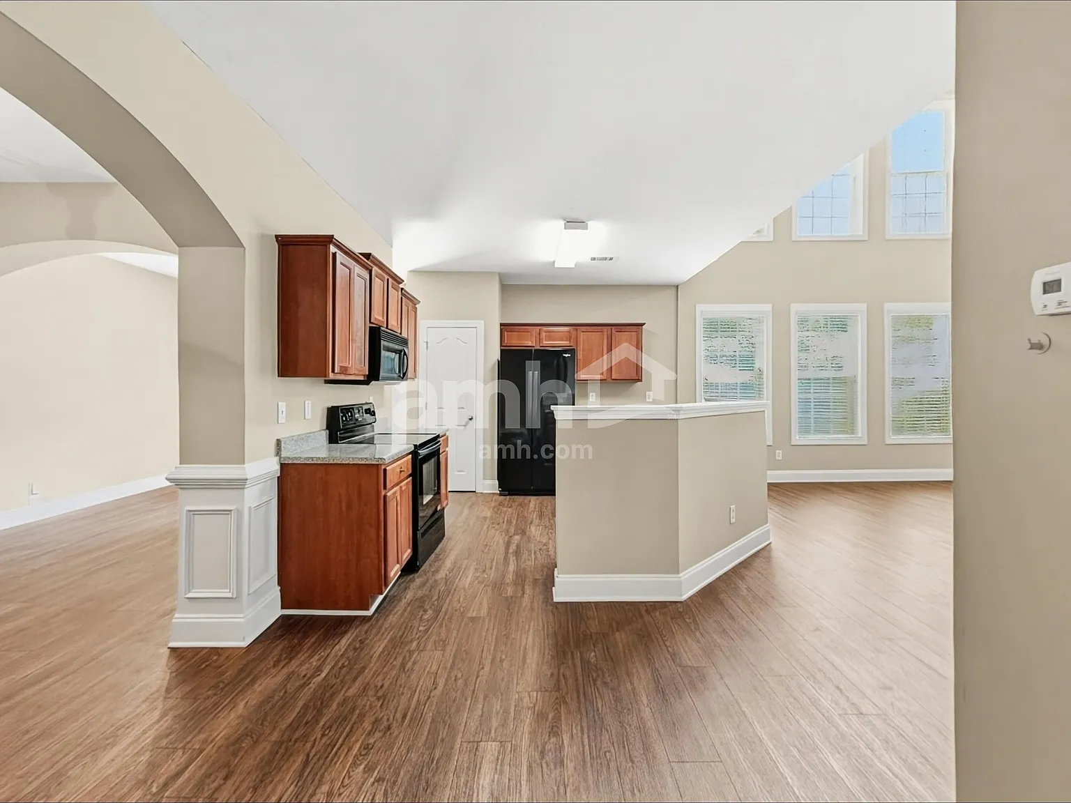 3 bed, 2.5 bath, 2788 sqft, $2,375 — Photo 4