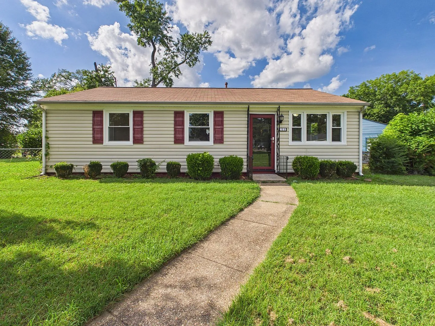 3 bed, 1.0 bath, 943 sqft, $1,750 — Photo 1