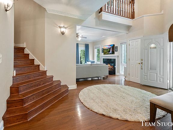 3rd image of 11385 Greenwich Dr NE