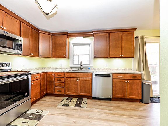 2nd image of 5824 Heavenly Ln