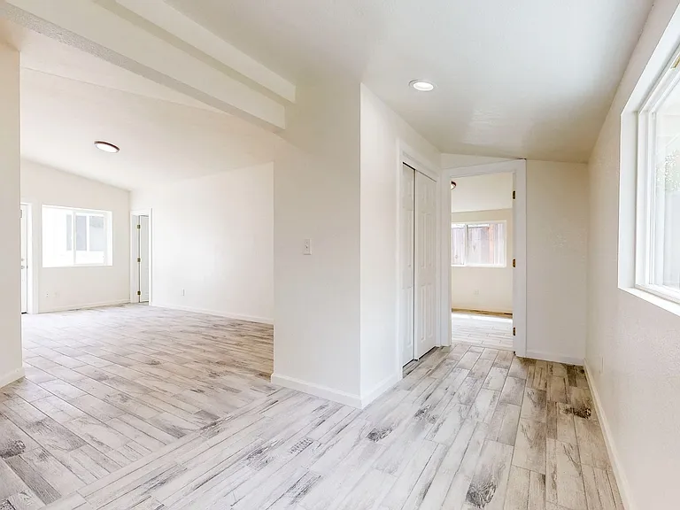 2113 Dennis Ln — Photo 8